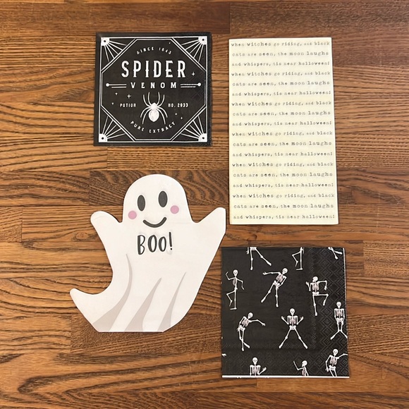 An assortment of 33 different napkins for Halloween entertaining - Picture 5 of 10